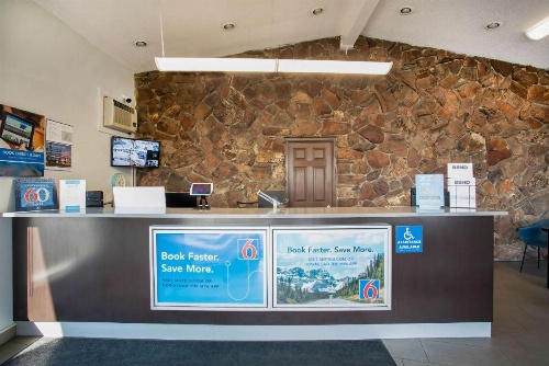 Motel 6-Bend, OR image 10