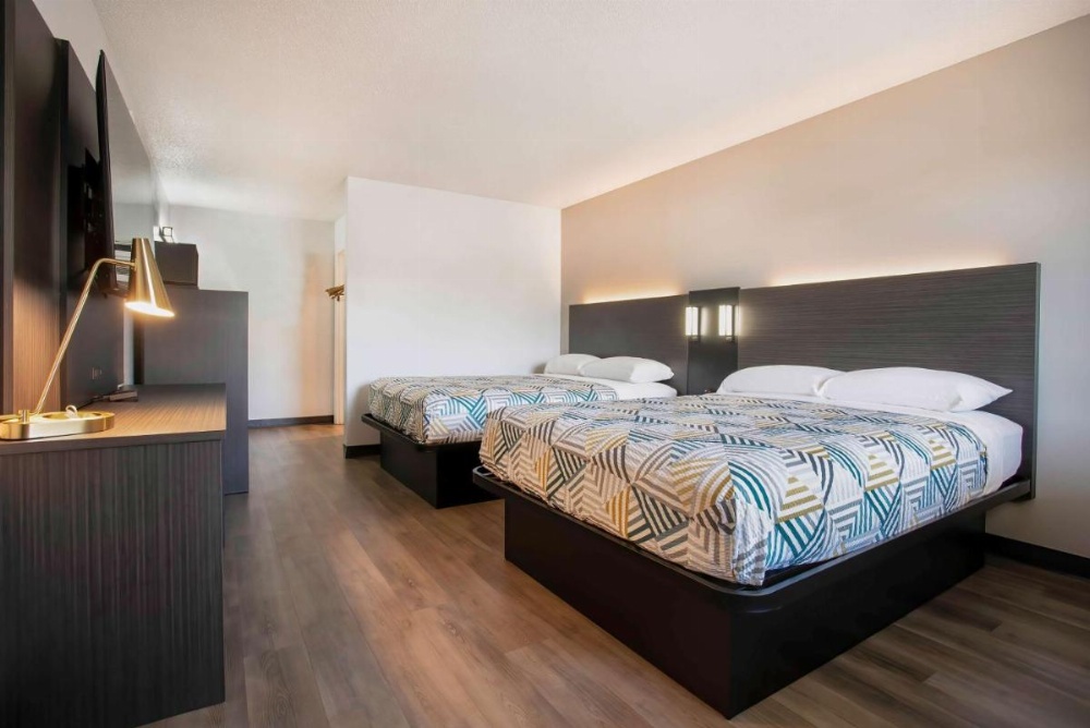 Queen Room with Two Queen Beds - Smoking